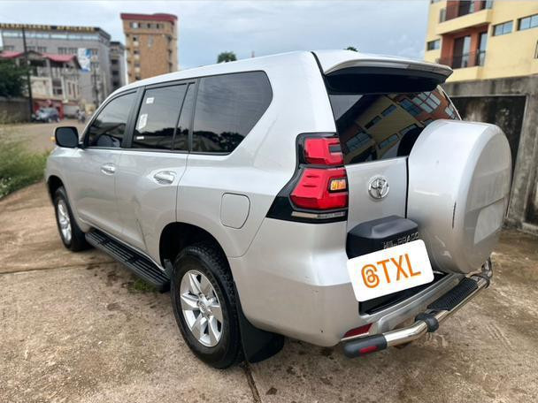 Toyota Land Cruiser Prado, Voitures, Conakry