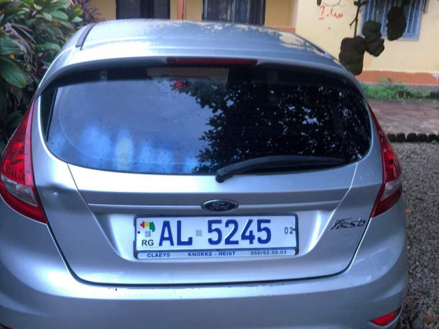 Ford Fiesta, Voitures, Conakry