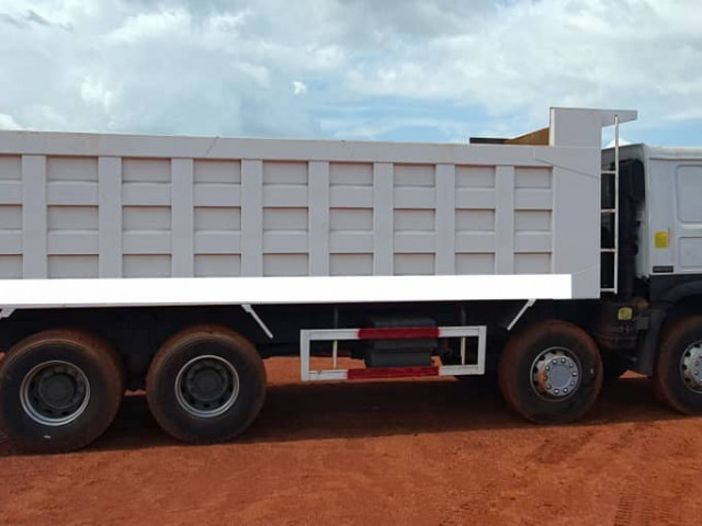 Howo Sinotruck 371, Camions - Autobus, Conakry