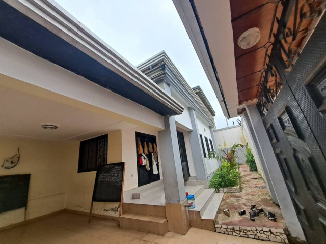 Diffรฉrentes Maisons, Maisons, Conakry