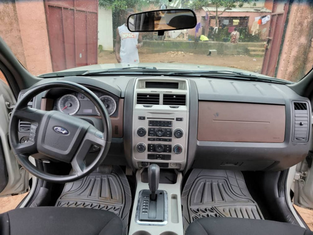 Ford Escape, Voitures, Conakry