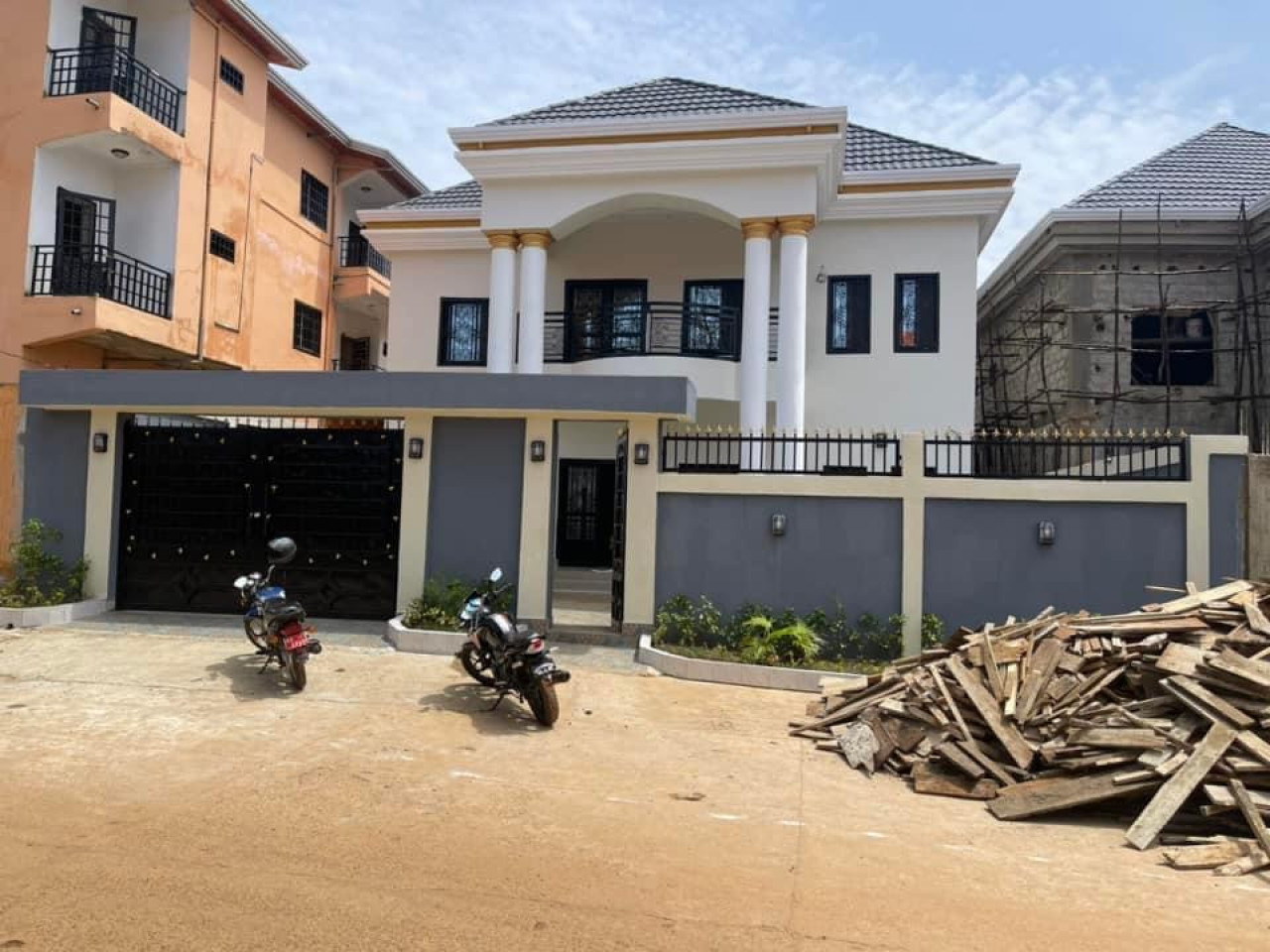 Bâtiment à Lambanyi, Maisons, Conakry