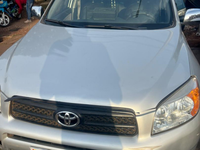 Toyota RAV4, Voitures, Conakry
