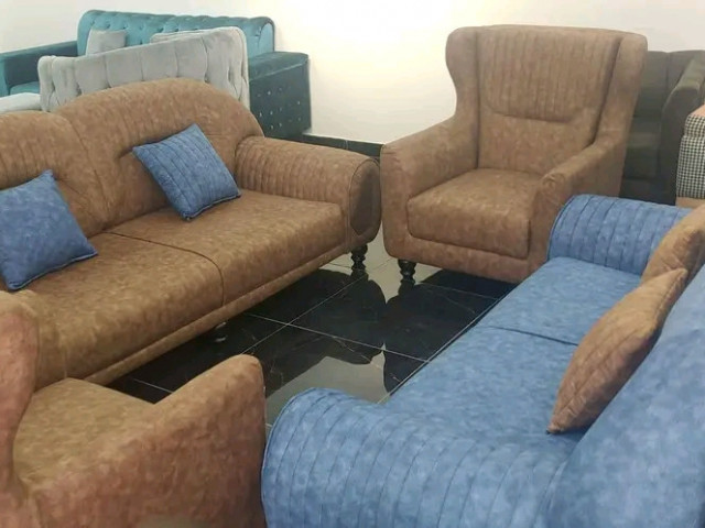 Différents Fauteuils, Lits - Fauteuils, Conakry