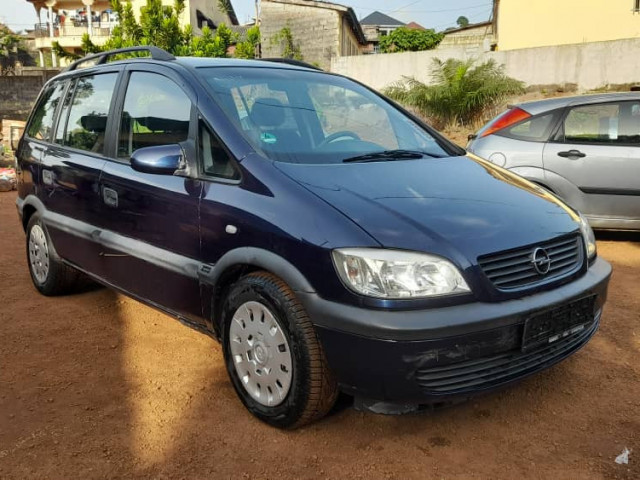 Opel Zafira, Voitures, Conakry