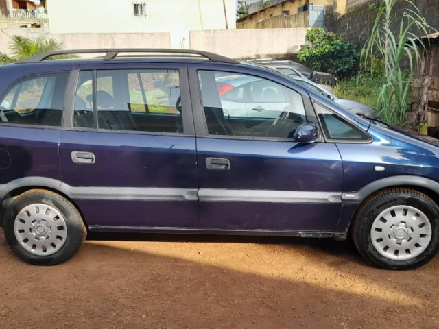 Opel Zafira, Voitures, Conakry