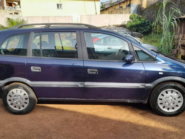 Opel Zafira, Voitures, Conakry