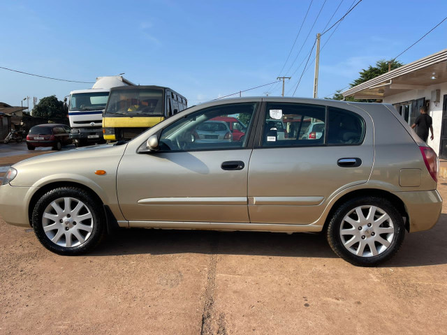 Nissan Almera, Voitures, Conakry