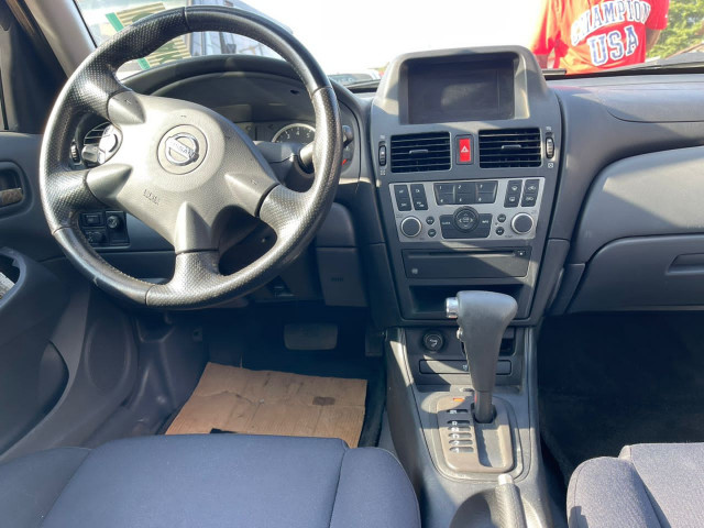 Nissan Almera, Voitures, Conakry