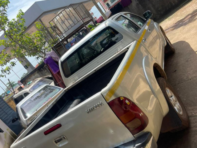 Toyota Hilux, Voitures, Conakry