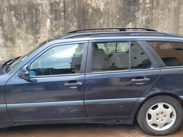 Mercedes-Bernz Classe C, Voitures, Camayenne
