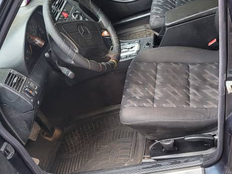 Mercedes-Bernz Classe C, Voitures, Camayenne