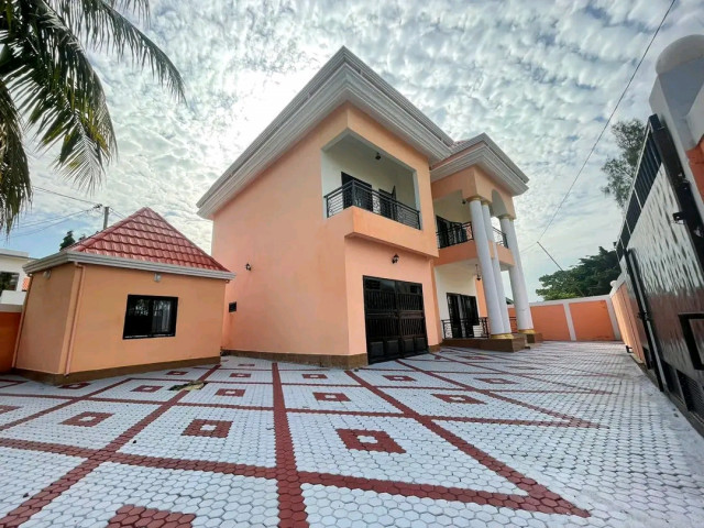 Bâtiment à Nongo, Maisons, Conakry