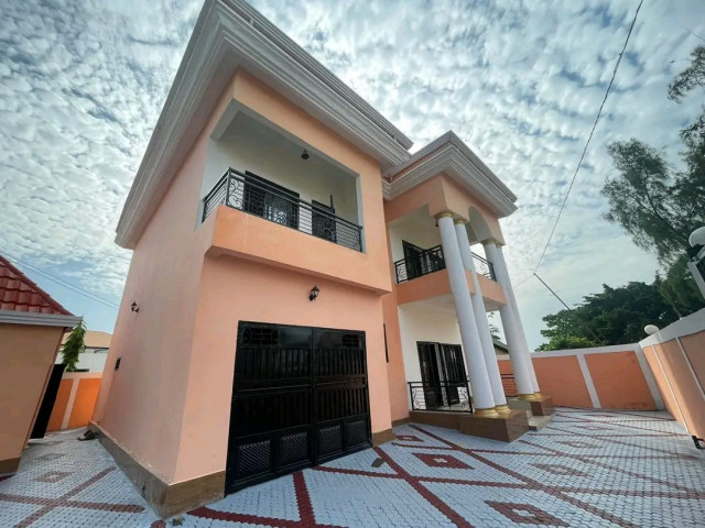 Bâtiment à Nongo, Maisons, Conakry