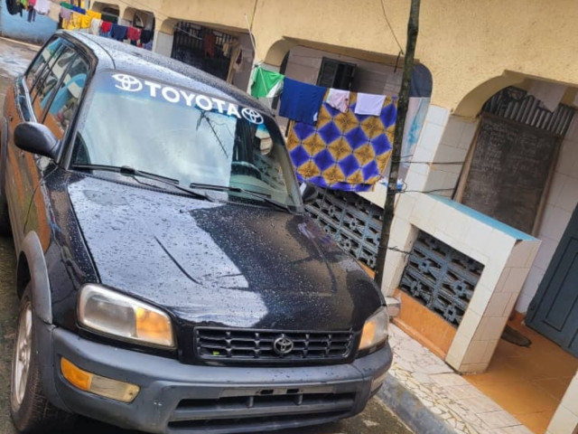 Toyota RAV4, Voitures, Conakry