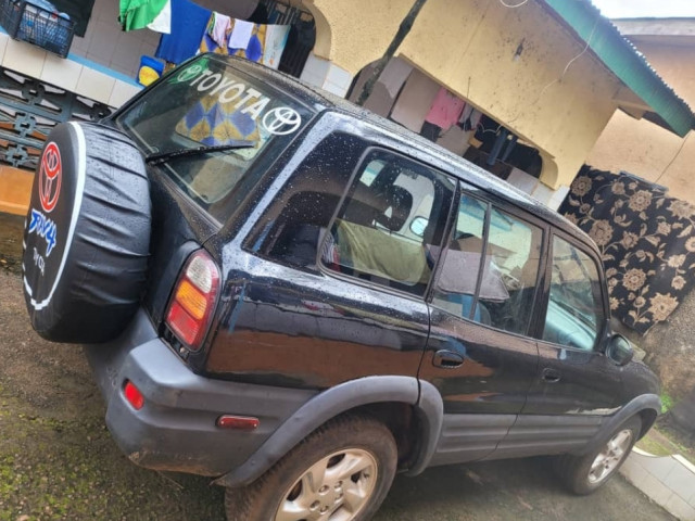 Toyota RAV4, Voitures, Conakry
