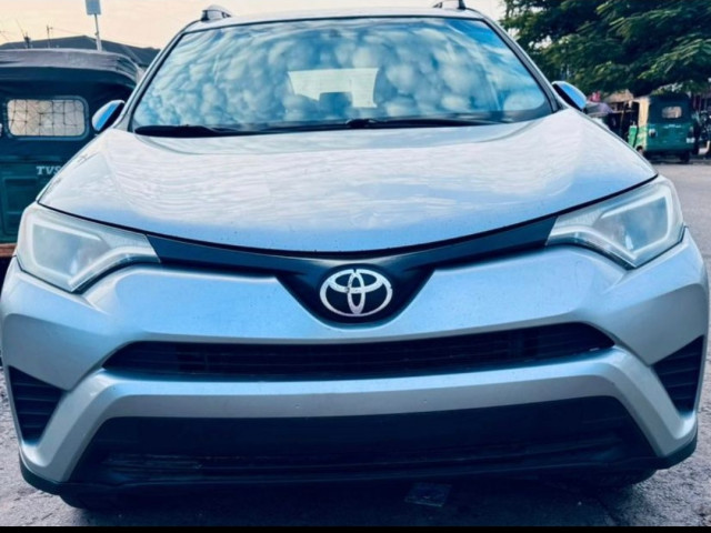 Toyota RAV4, Voitures, Conakry