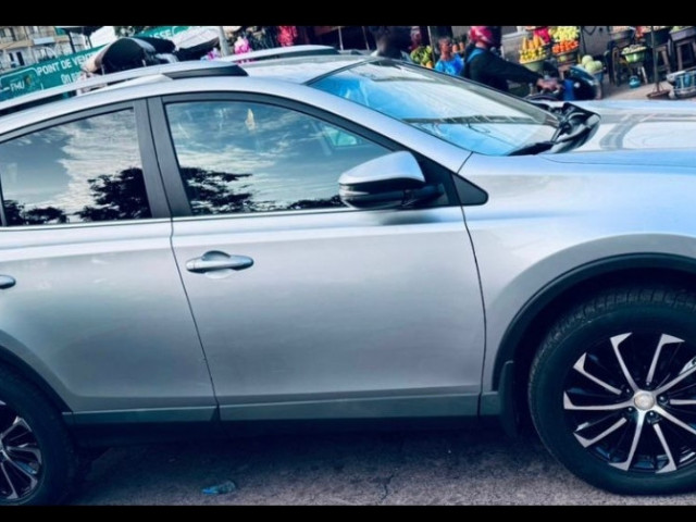 Toyota RAV4, Voitures, Conakry