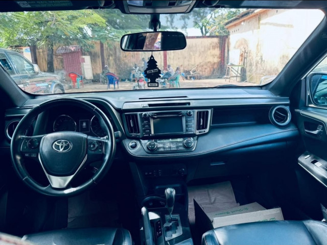 Toyota RAV4, Voitures, Conakry
