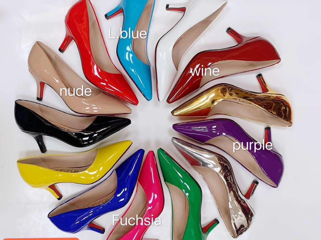 Différentes Chaussures Feminins, Chaussures, Conakry