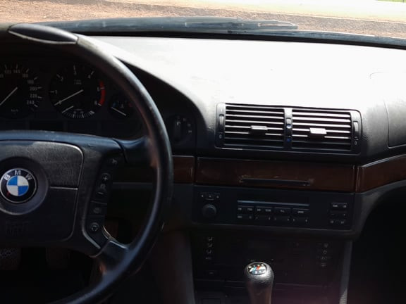 BMW Serie 5, Voitures, Conakry