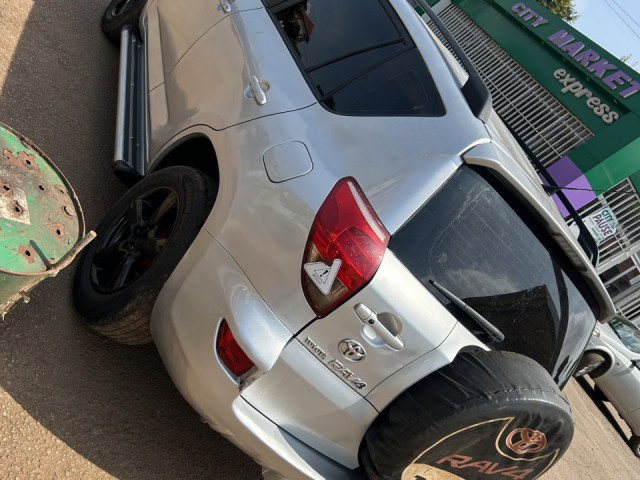 Toyota RAV4, Voitures, Conakry