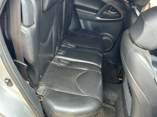 Toyota RAV4, Voitures, Conakry