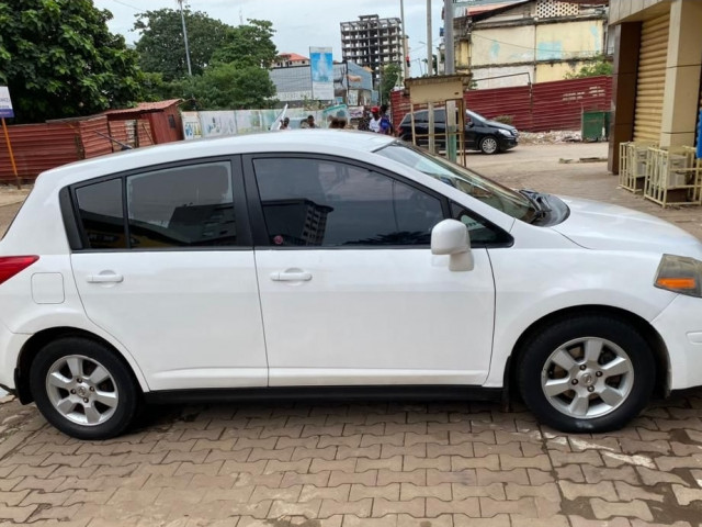 Nissan Versa, Voitures, Conakry