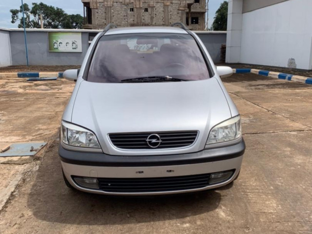 Opel Zafira, Voitures, Conakry