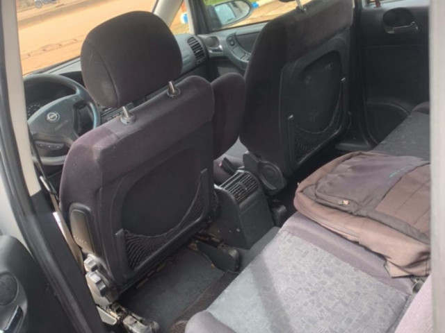 Opel Zafira, Voitures, Conakry