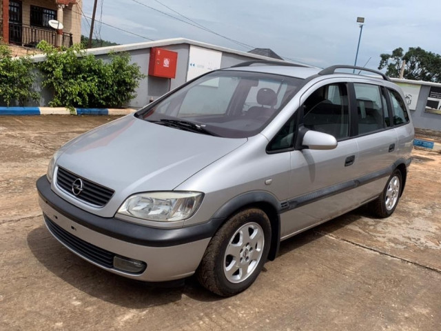Opel Zafira, Voitures, Conakry