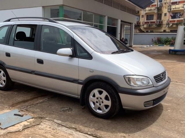 Opel Zafira, Voitures, Conakry