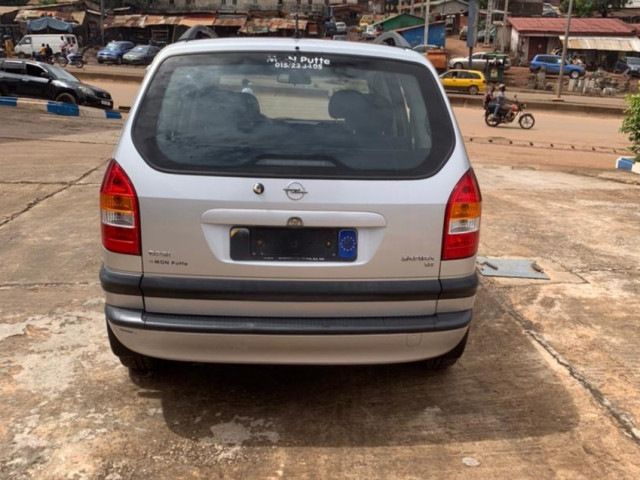 Opel Zafira, Voitures, Conakry