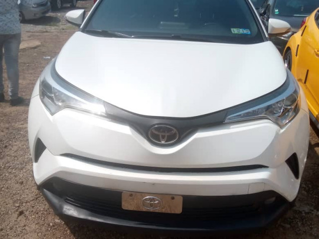 Toyota CH-R, Voitures, Conakry