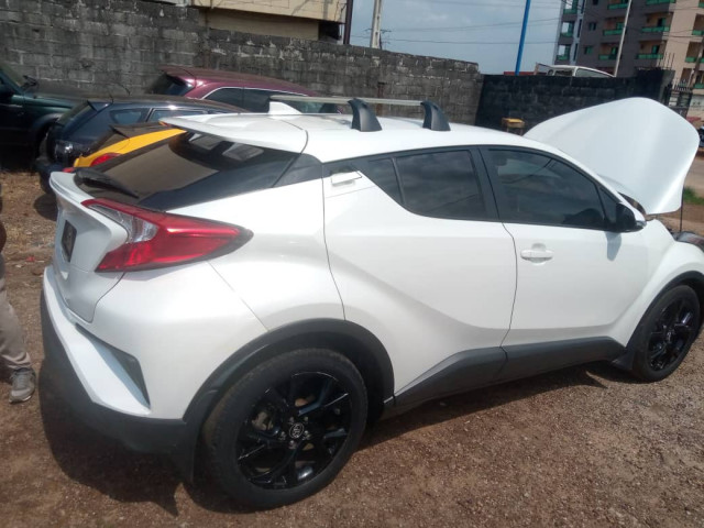 Toyota CH-R, Voitures, Conakry