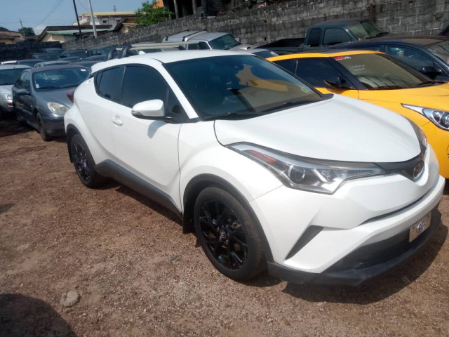 Toyota CH-R, Voitures, Conakry