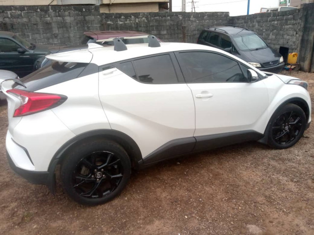 Toyota CH-R, Voitures, Conakry