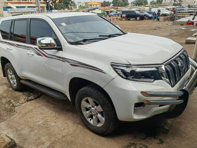Toyota Land Cruiser Prado, Voitures, Conakry