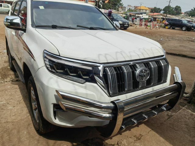 Toyota Land Cruiser Prado, Voitures, Conakry