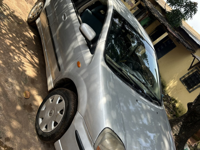 Nissan Almera Tino, Voitures, Conakry