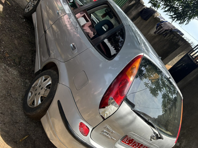 Nissan Almera Tino, Voitures, Conakry