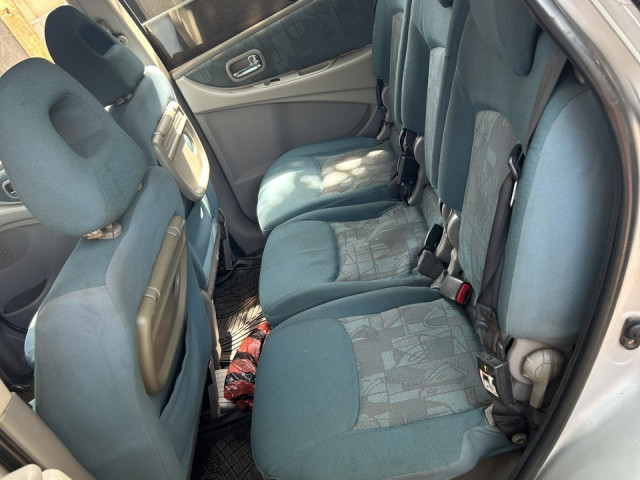 Nissan Almera Tino, Voitures, Conakry