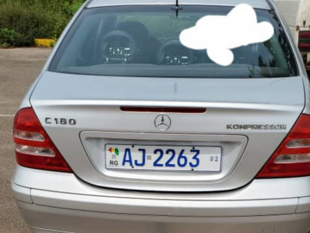 Mercedes-Benz Classe C, Voitures, Conakry