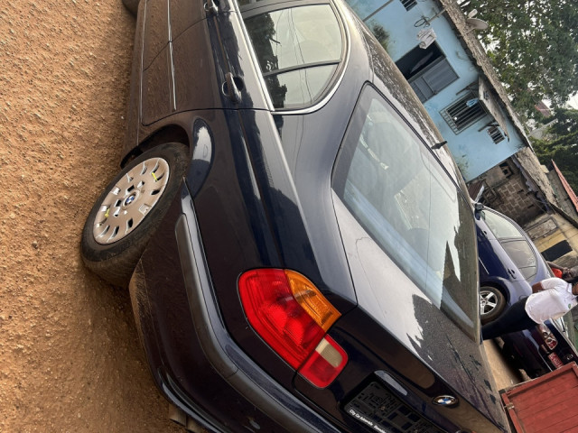 BMW Serie 3, Voitures, Conakry