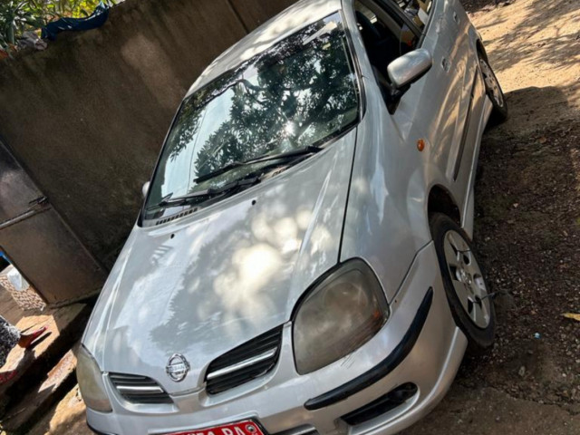 Nissan Almera Tino, Voitures, Conakry