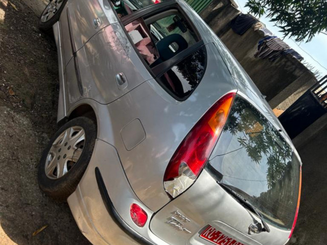 Nissan Almera Tino, Voitures, Conakry