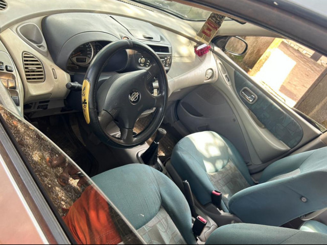 Nissan Almera Tino, Voitures, Conakry