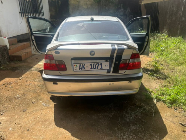 BMW Serie 3, Voitures, Conakry