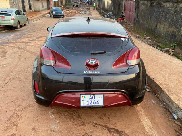 Hyundai Veloster, Voitures, Conakry