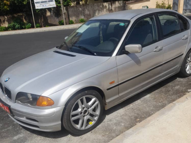 BMW Serie 3, Voitures, Conakry